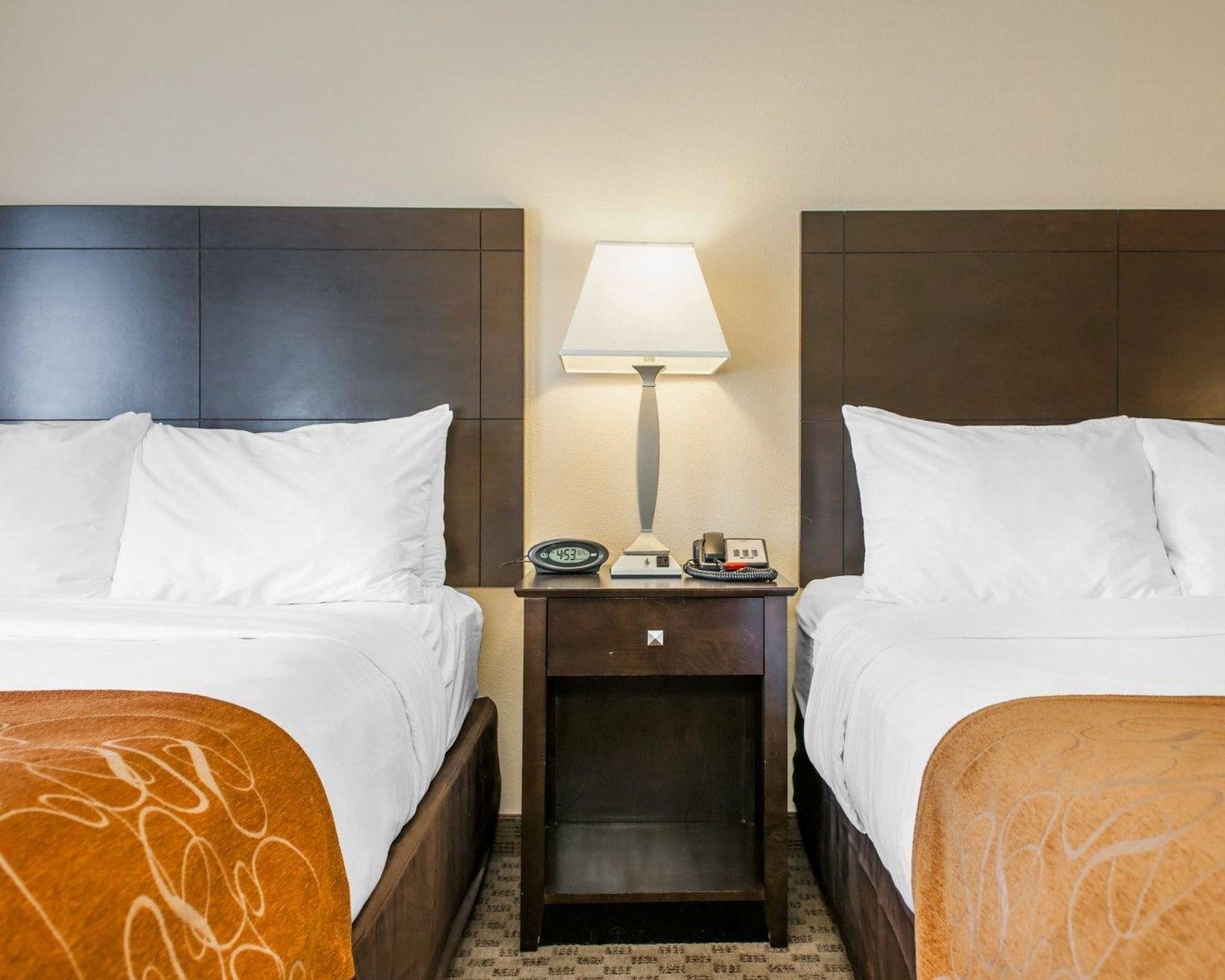 Comfort Suites Френч-Лик Экстерьер фото
