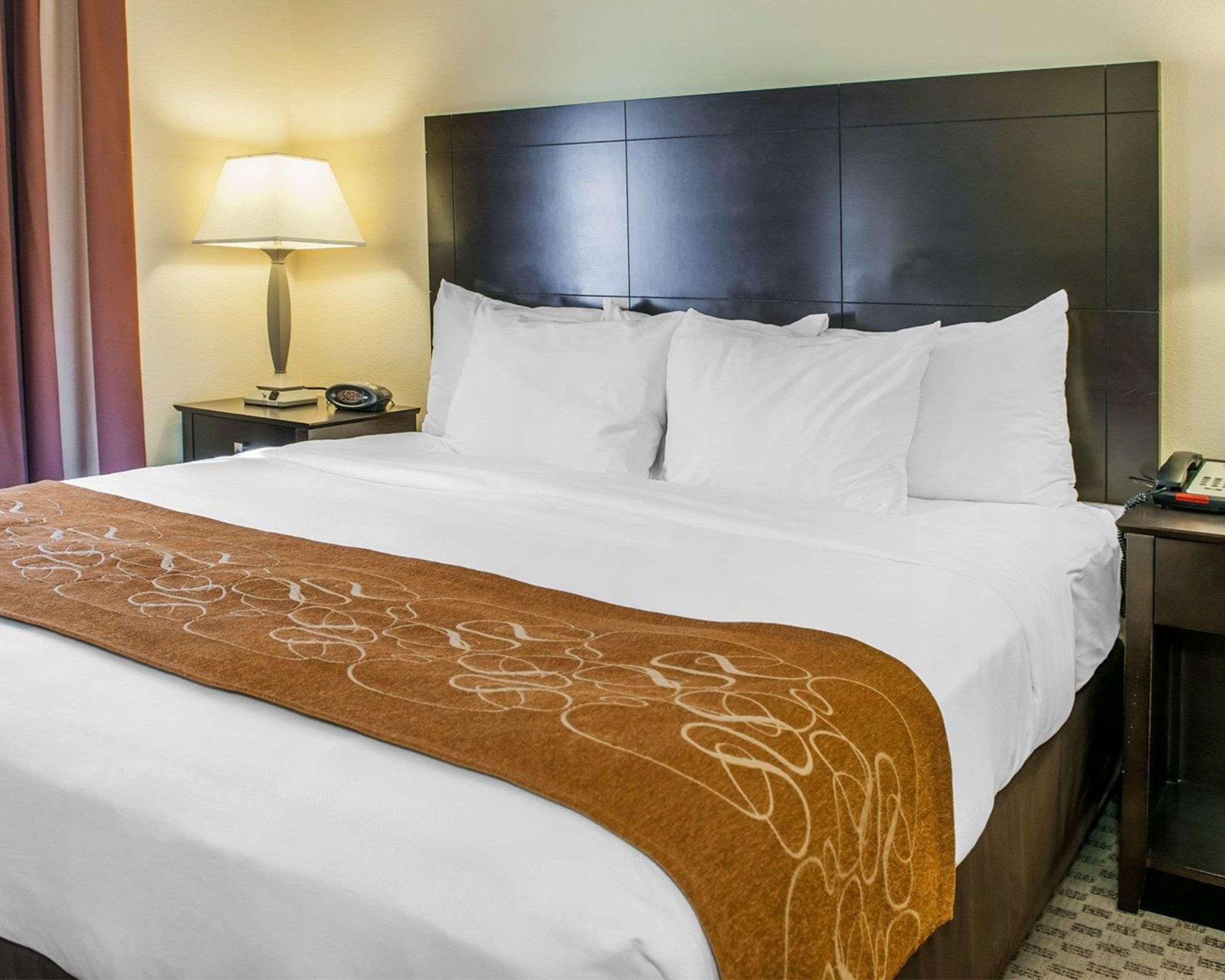 Comfort Suites Френч-Лик Экстерьер фото