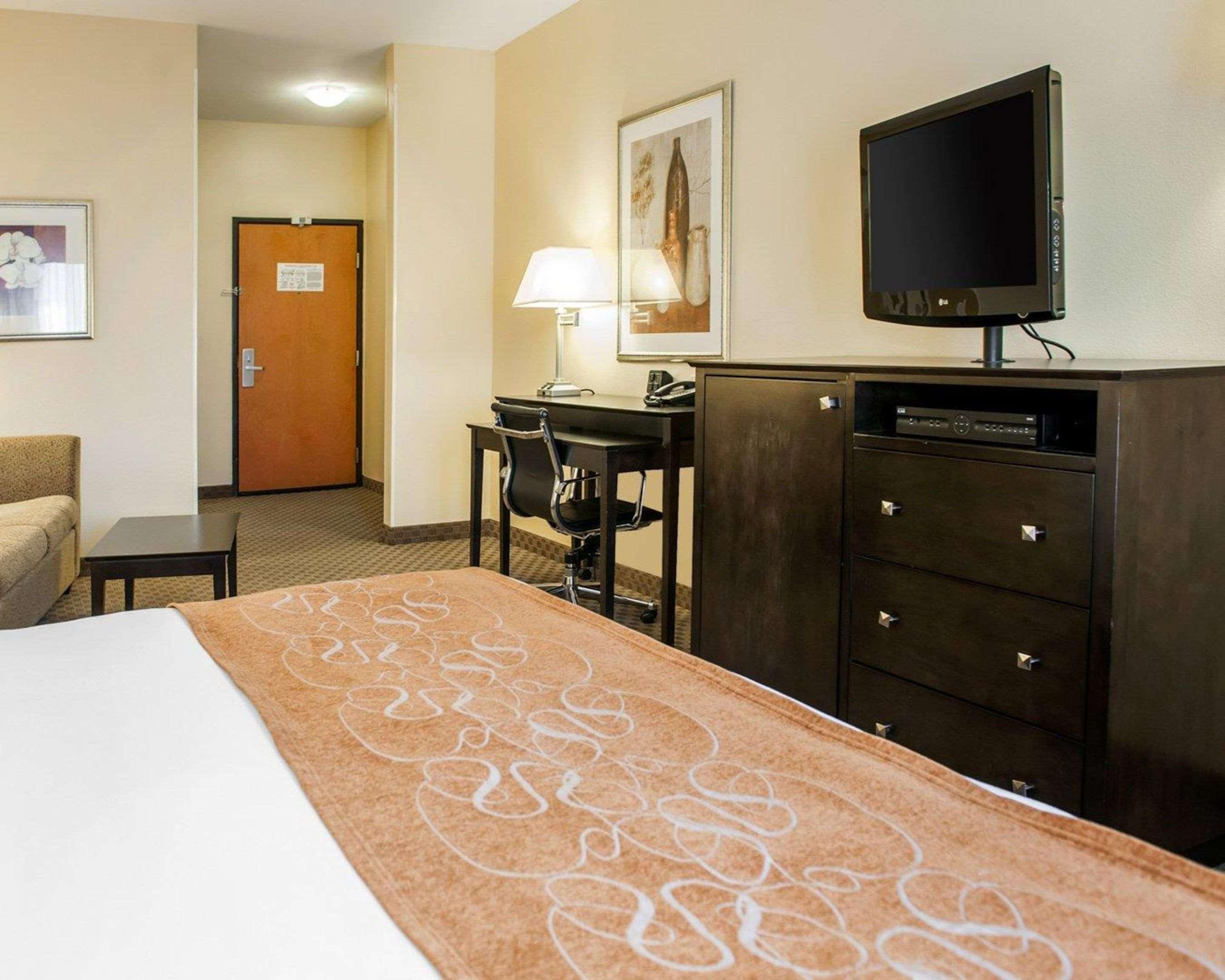 Comfort Suites Френч-Лик Экстерьер фото
