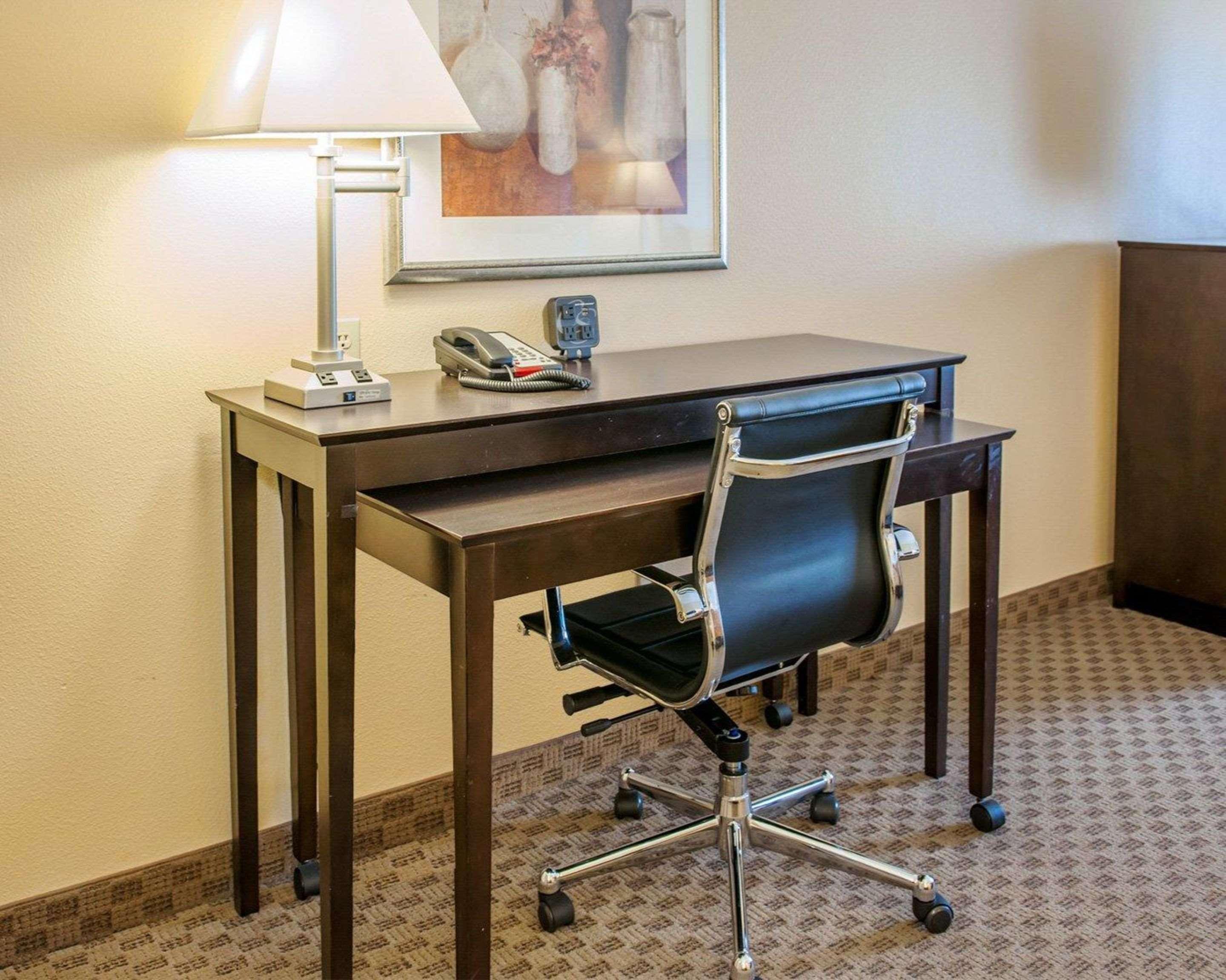 Comfort Suites Френч-Лик Экстерьер фото