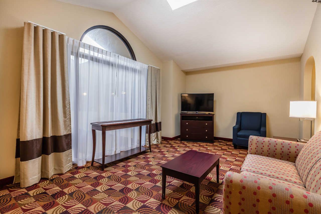 Comfort Suites Френч-Лик Экстерьер фото