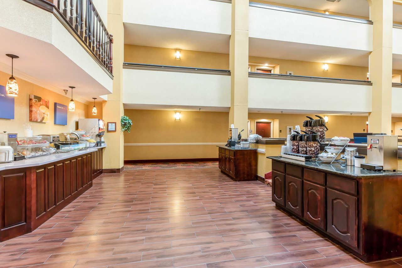 Comfort Suites Френч-Лик Экстерьер фото