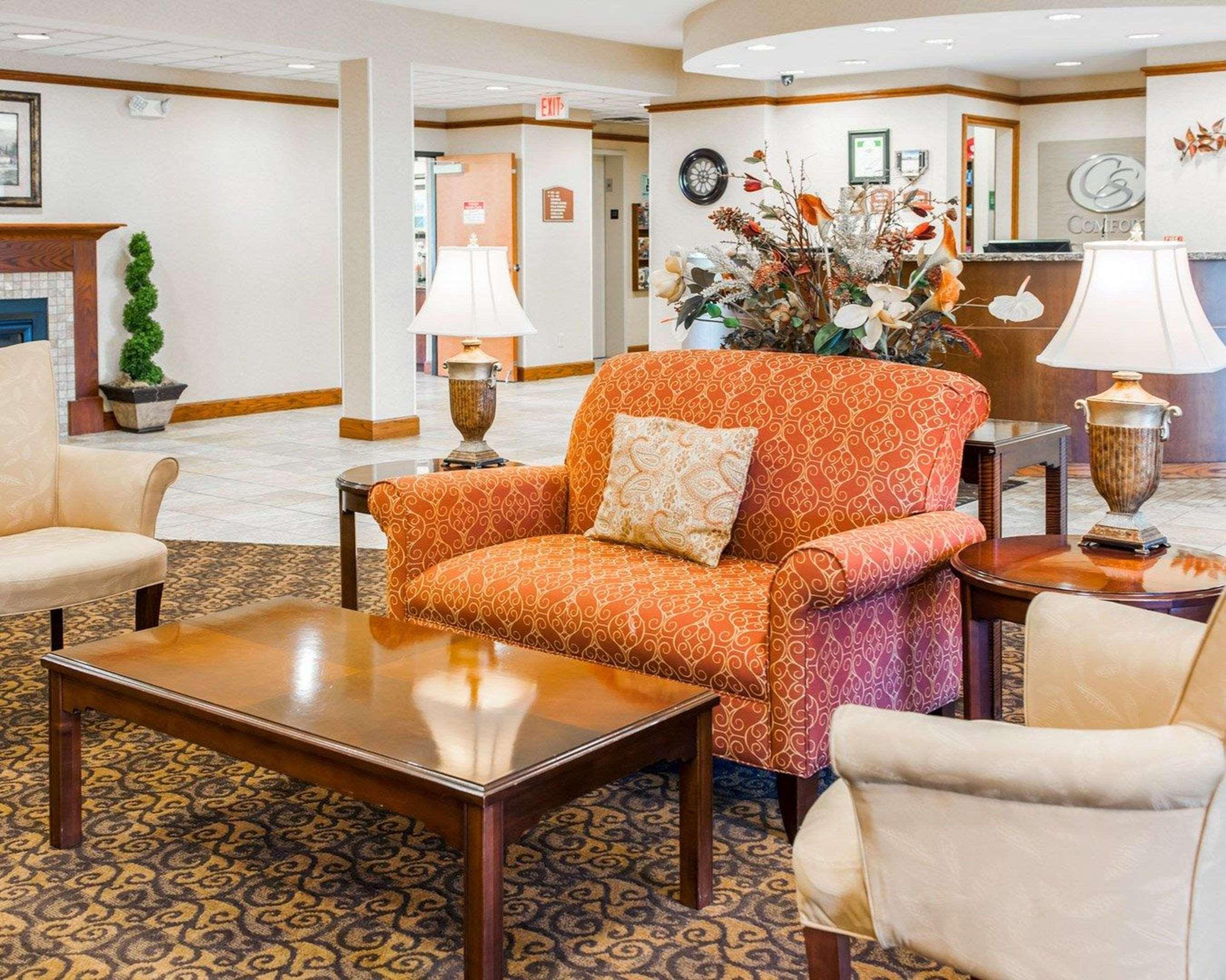Comfort Suites Френч-Лик Экстерьер фото
